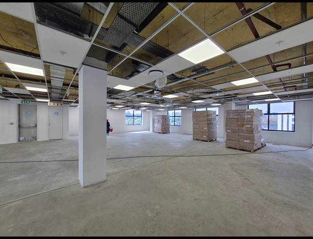 881M² OFFICE TO LET IN GLENADRIENNE EAST